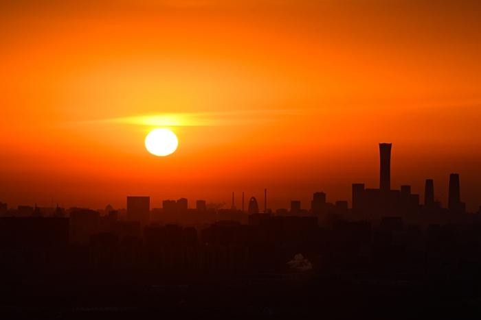 新年日出來啦！迎接2025年的第一縷陽光