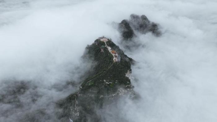 河南焦作：云海漫卷神農(nóng)山