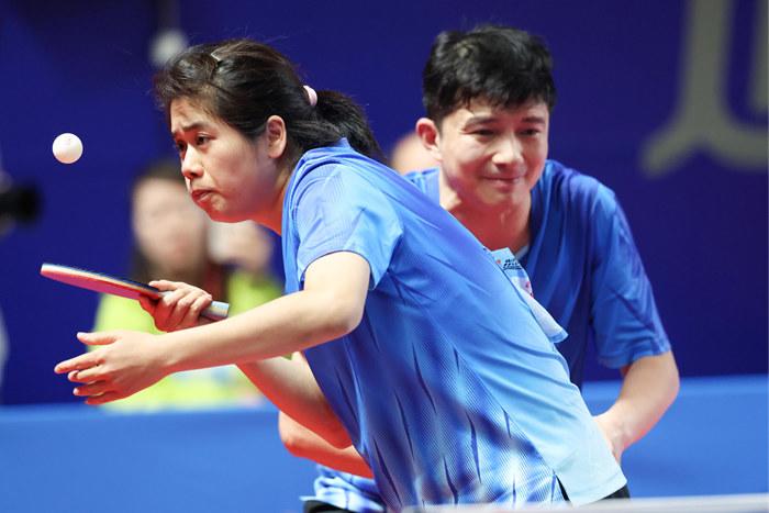 乒乓“夫妻檔”殘?zhí)貖W會奪金 演繹“最美默契”