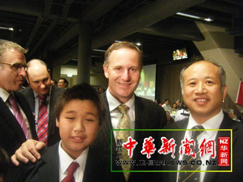 新西蘭華商“愛(ài)心競(jìng)價(jià)”賑災(zāi)捐款 善舉感動(dòng)總理