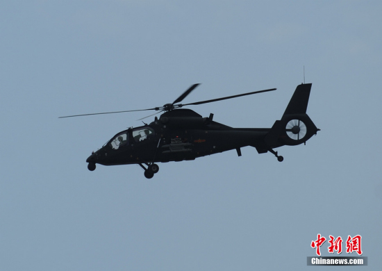 武直19亮相珠海航展進(jìn)行精彩表演(圖)