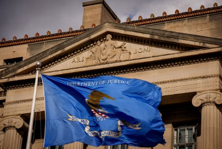 美司法部開始公布愛潑斯坦案文件 外媒：部分信息被隱去