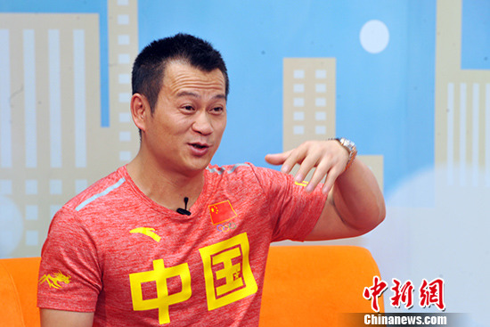 張國(guó)政解說(shuō)舉重成“網(wǎng)紅”笑言只是愛(ài)開(kāi)玩笑